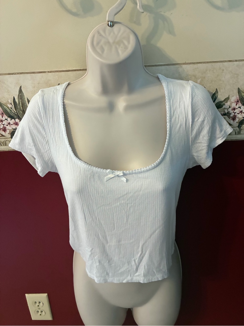 White Ribbed Scoop Neck Crop Top with Bow Trim